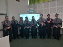 Presentation of diplomas to Dr. hab. Eng. Aneta Lewkowicz, Prof. UG; Dr. hab. John Selby; and Dr. hab. Thomas Zlosnik