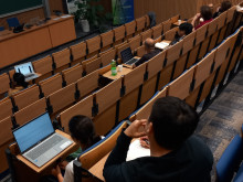 students during the online lecture